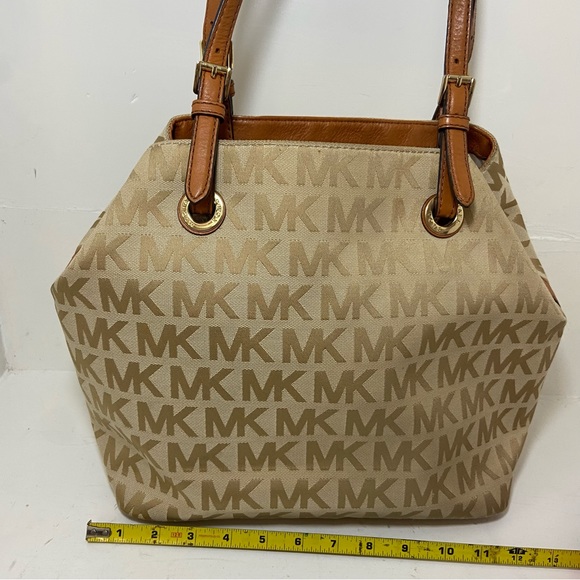 Michael Kors Jet Set Item Grab Bag Jacquard Signature Tote with Tan Leather Trim - Picture 5 of 16